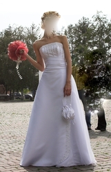 Очень красивое,  элегантное свадебное платье!